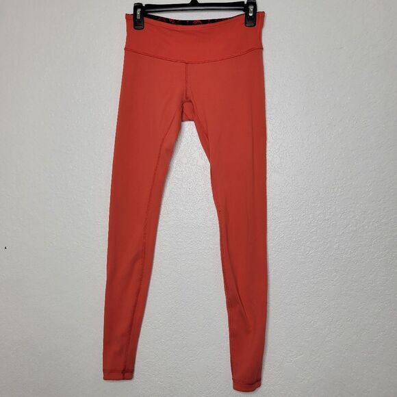 Lululemon Size 6 Cranberry Alarmin Snakeskin Print Reversible Wunder Under Pants - Picture 9 of 11